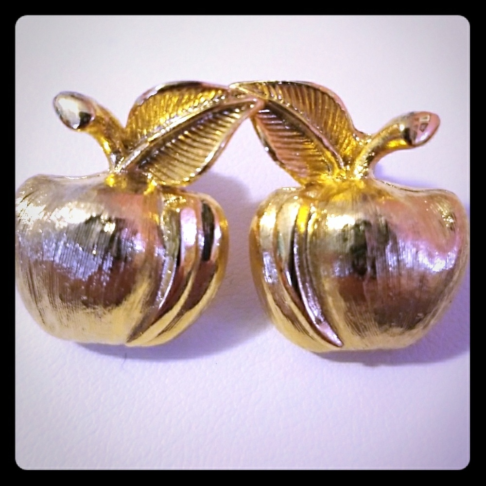 Golden Apple Peirced Earrings